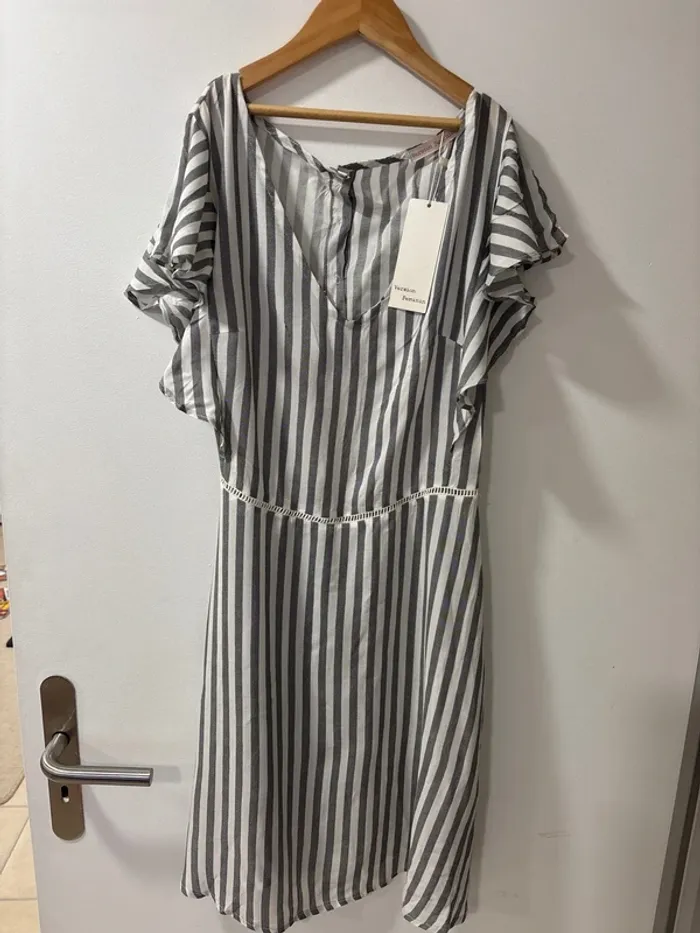 Belle robe femme Version féminin taille L neuve