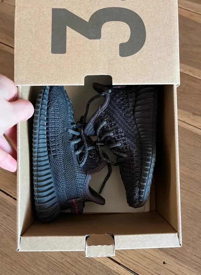 Adidas Yeezy Boost 350 V2 noires - photo numéro 8
