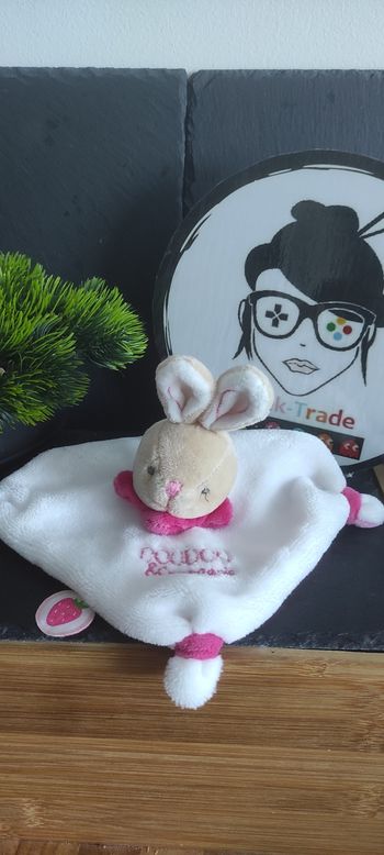 Mini doudou et compagnie plat lapin blanc rose DC3385 acidulé fraise marron carré