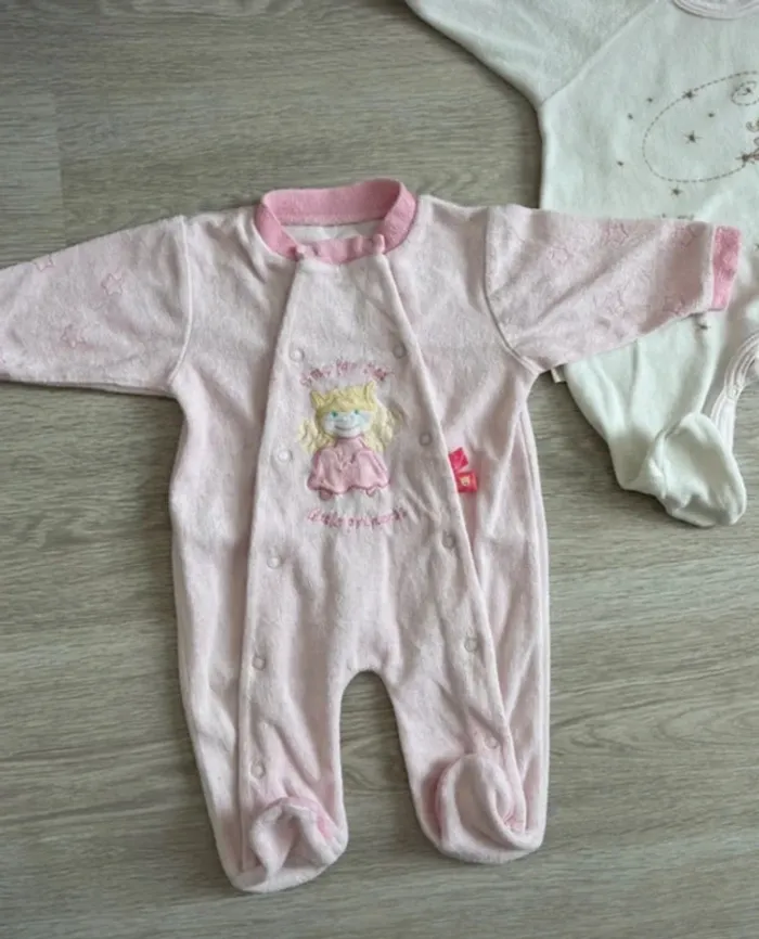 Lot de pyjamas en velours 1 mois - photo numéro 3