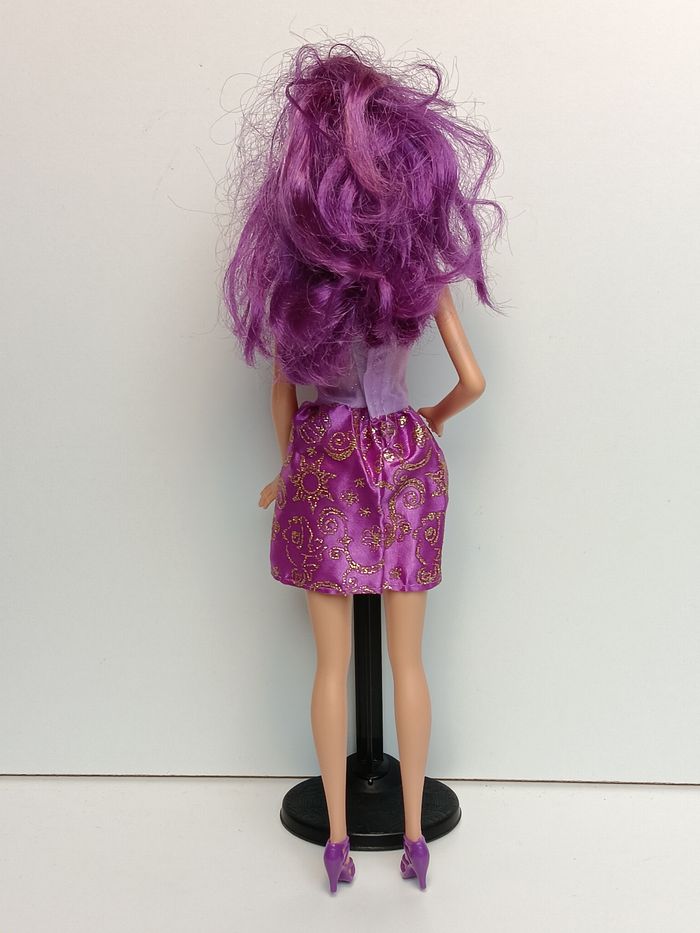 Poupée mattel barbie tenue total mauve
Poupée et ensemble compris - photo numéro 4