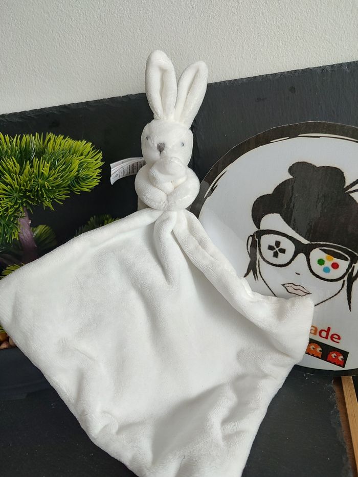doudou lapin mouchoir Jacadi blanc gris Peluche DD003135