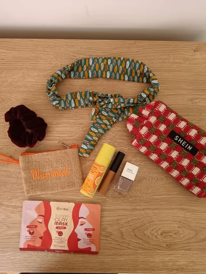 Lot trousse maquillage coiffure