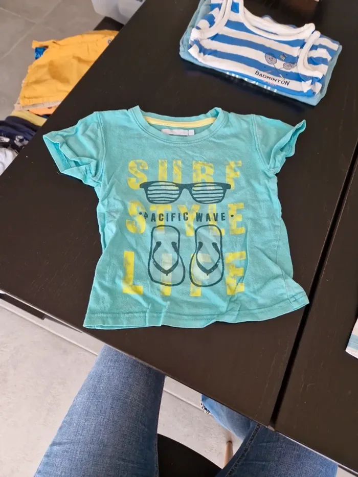 Tee shirt taille 24 mois