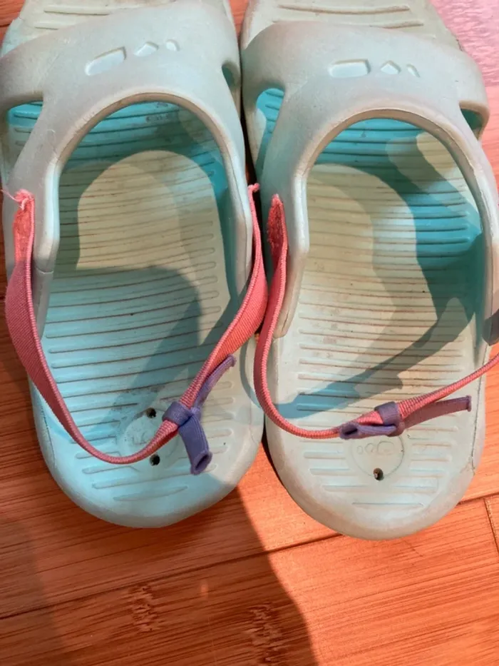 Pointure 28 - Chaussure Sandale Piscine Enfant SLAP 100 BASIC Menthe Rose - photo numéro 2