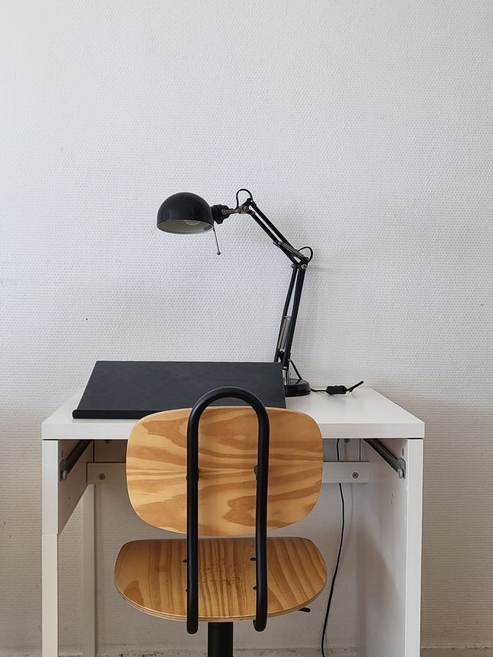 2 bureaux + 2 lampes + 2 chaises - photo numéro 2