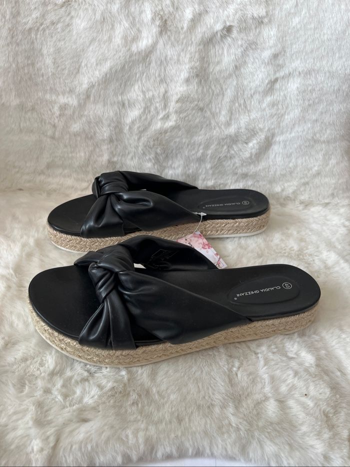 Sandales, claquettes noires pointure 40 - photo numéro 2