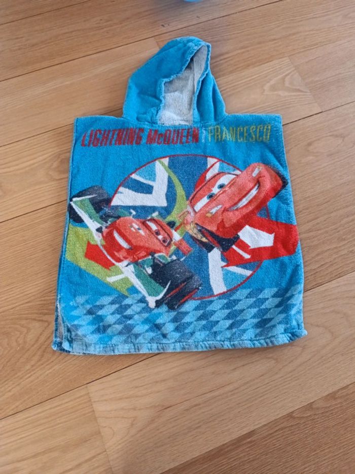 Jolie serviette à capuche cars Disney