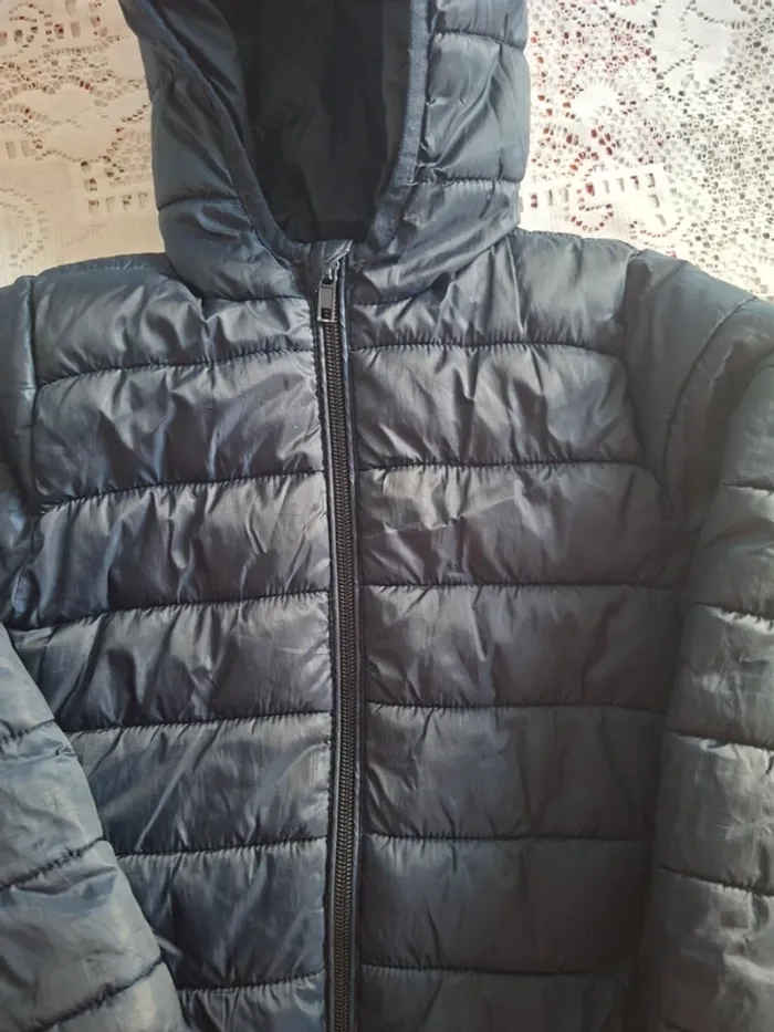 Doudoune légère garçon Kiabi bleu marine capuche  - taille 5 ans - photo numéro 2
