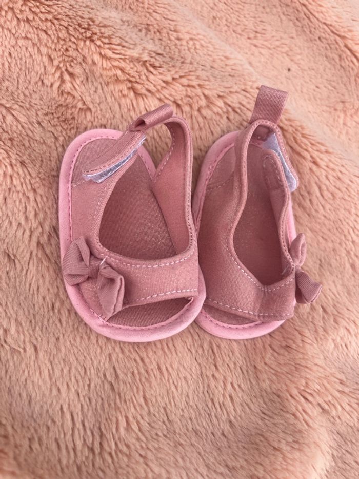 Nu pied rose naissance