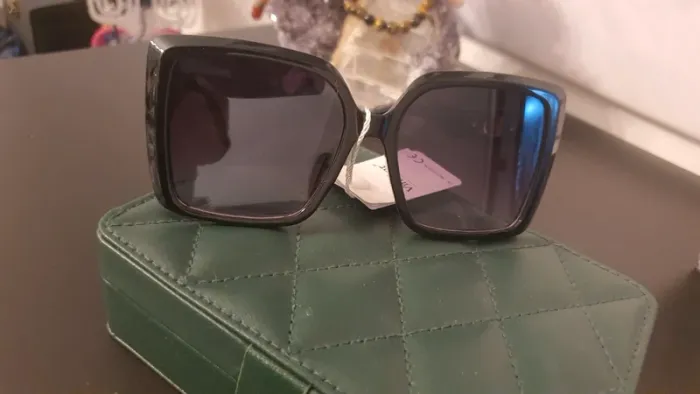 Lunette de soleil - photo numéro 2