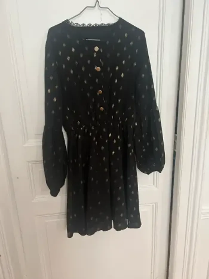 Robe avec dore et dentelle