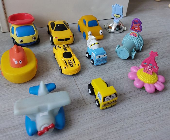 Lot de 11 véhicules