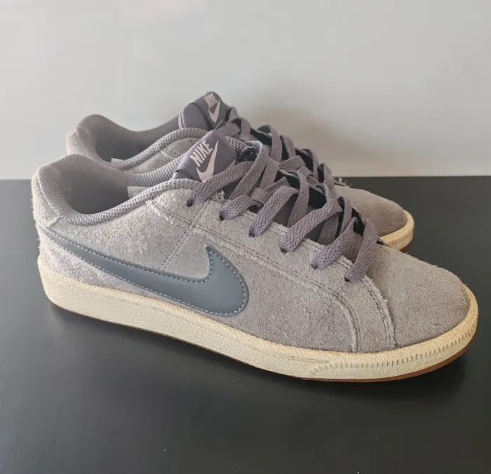 Baskets Nike Court Royale Suede – Gris clair & semelle gomme – Taille 37,5 (Femme) - photo numéro 2