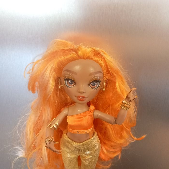 Poupée Rainbow High  n 4 Meena fleur - photo numéro 4