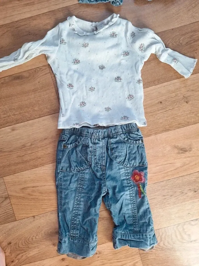 Ensemble t-shirt + pantalon en 6mois