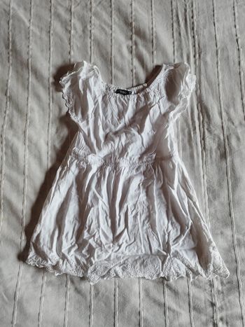 robe blanche avec broderie anglaise 3 ans