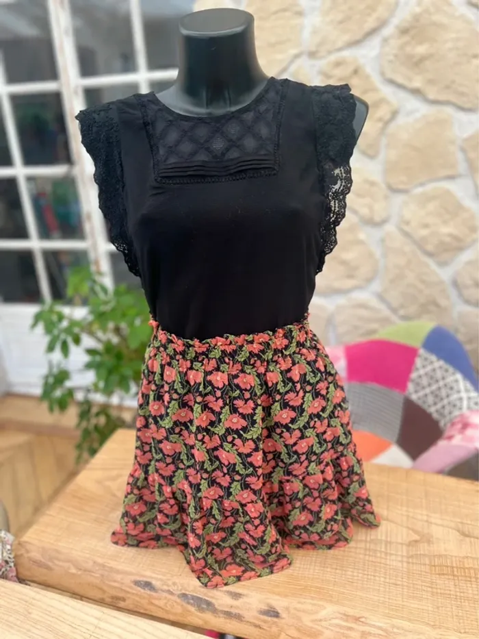 Ensemble tenue XS S 34 36 cerise blue Naf Naf jupe en voilage t-shirt débardeur noir fleurs dentelle - photo numéro 7