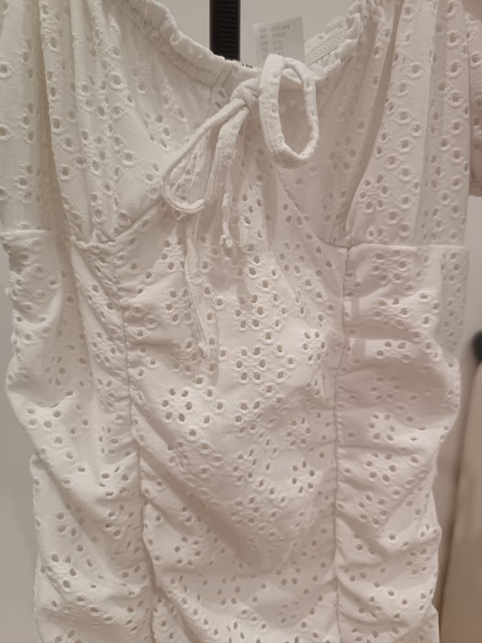 Très belle robe blanche taille xxs dentelle - photo numéro 4