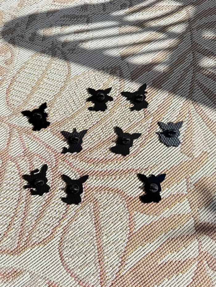 Lot de pins Pokémon Pikachu x Évoli 9 pièces - photo numéro 3