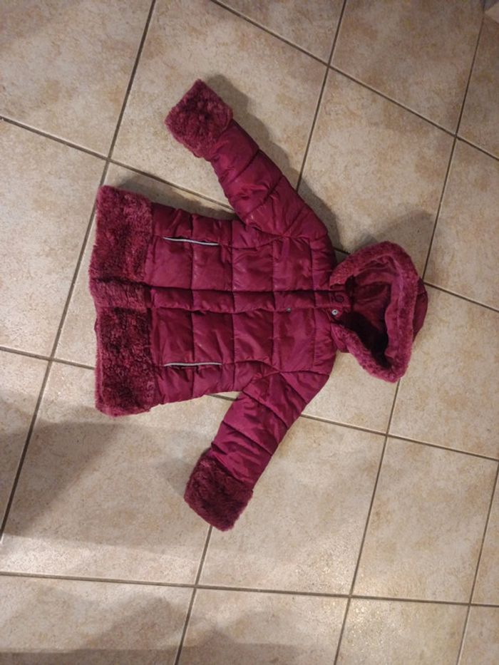 Manteau bordeaux 3 ans