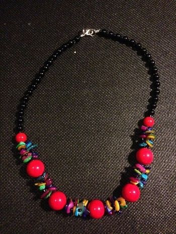 collier en pierre très bon état