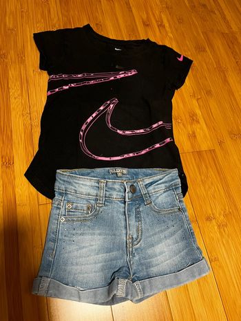 Short et teeshirt Nike fille 4/5 ans