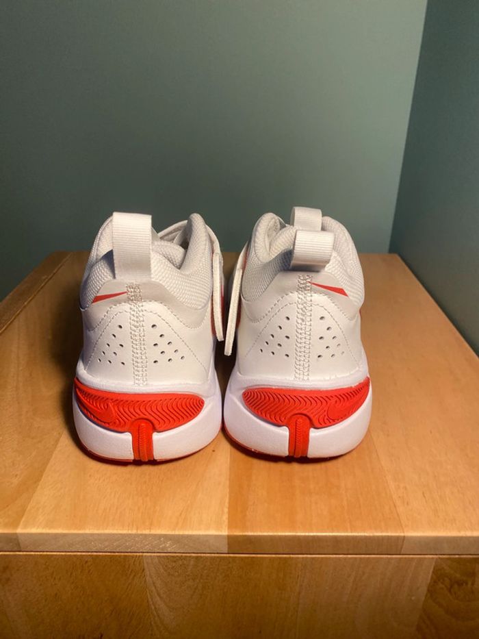 Nike hustle taille 39 - photo numéro 2