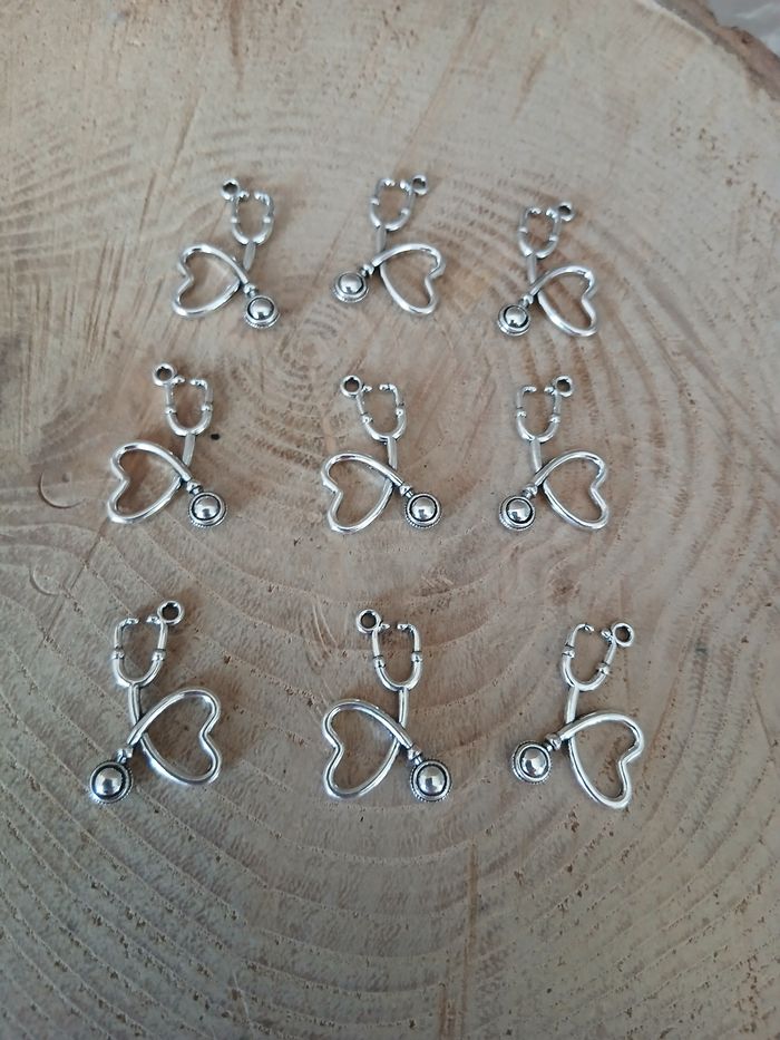 Lot de 16 pendentifs stéthoscope argenté