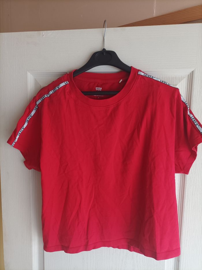 T-shirt Levis rouge taille M très bon état