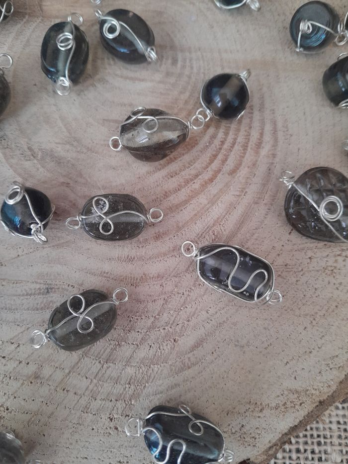 Lot de 34 perles noires transparente en verre et fils de fer. - photo numéro 4