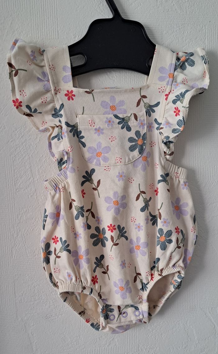 Magnifique barboteuse NEUVE 3 /6 mois