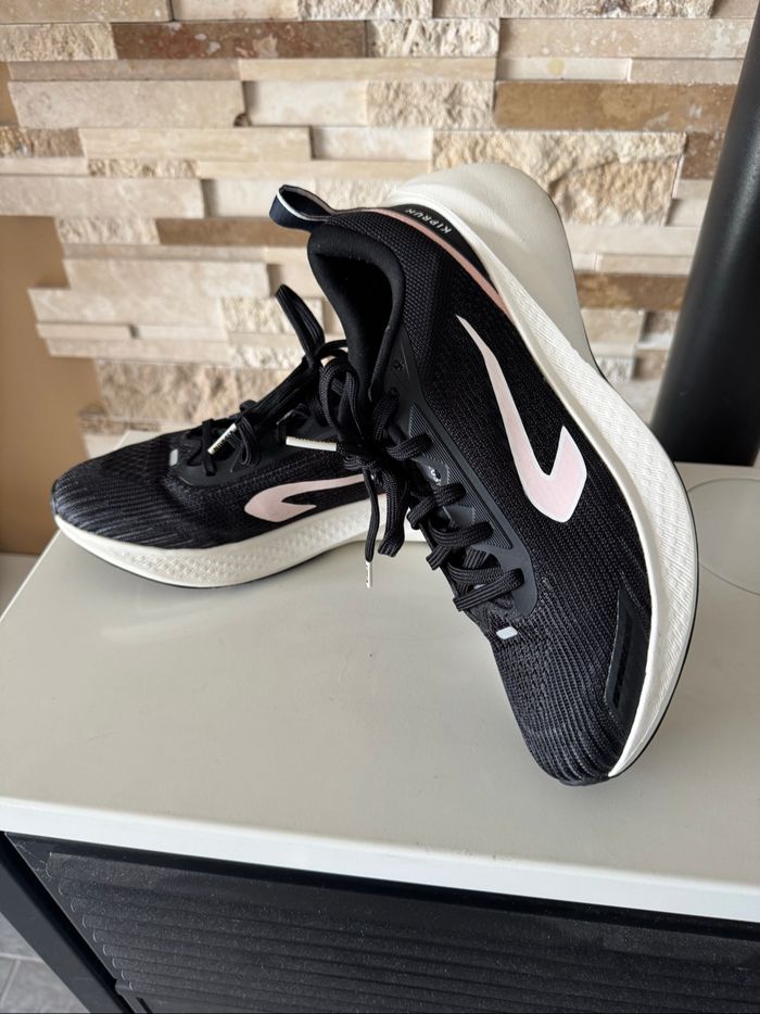 Basket Chaussures décathlon de Running Femme Kiprun Cushion 500 Noir  Pointure 40 - photo numéro 3