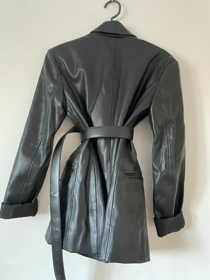 Ensemble tailleur blazer + pantalon ceinturée Zara en similicuir Taille XS/S - photo numéro 10