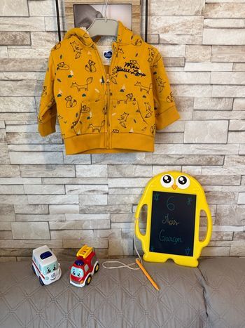 Veste polaire mourtarde à capuche Garçon - T6mois - Mot d’enfants