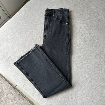 D78 Jean cropped flare noir Stradivarius - T34