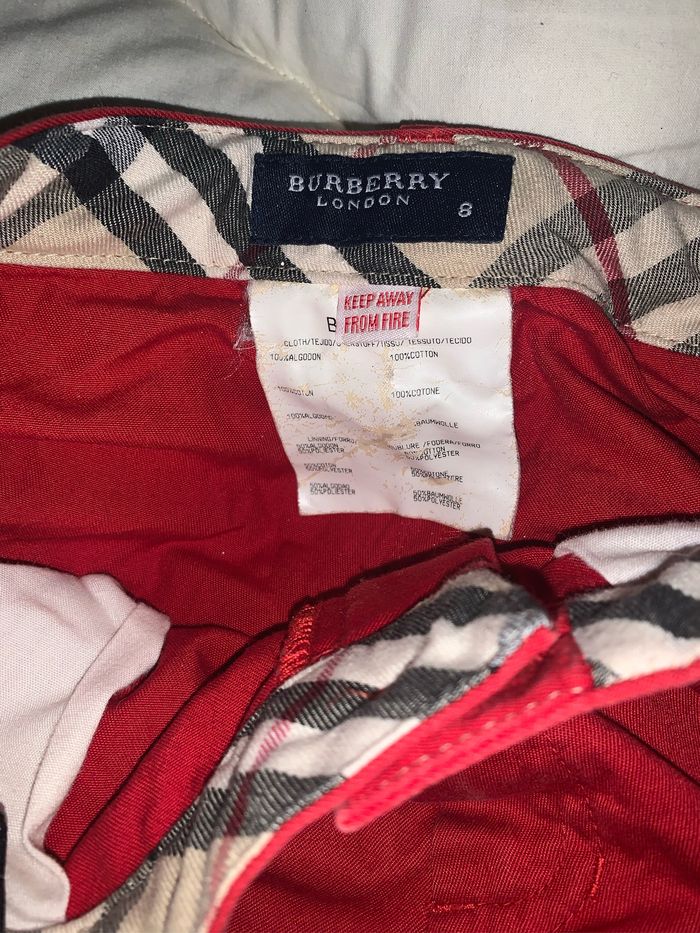 Short rouge Burberry 8 ans - photo numéro 4