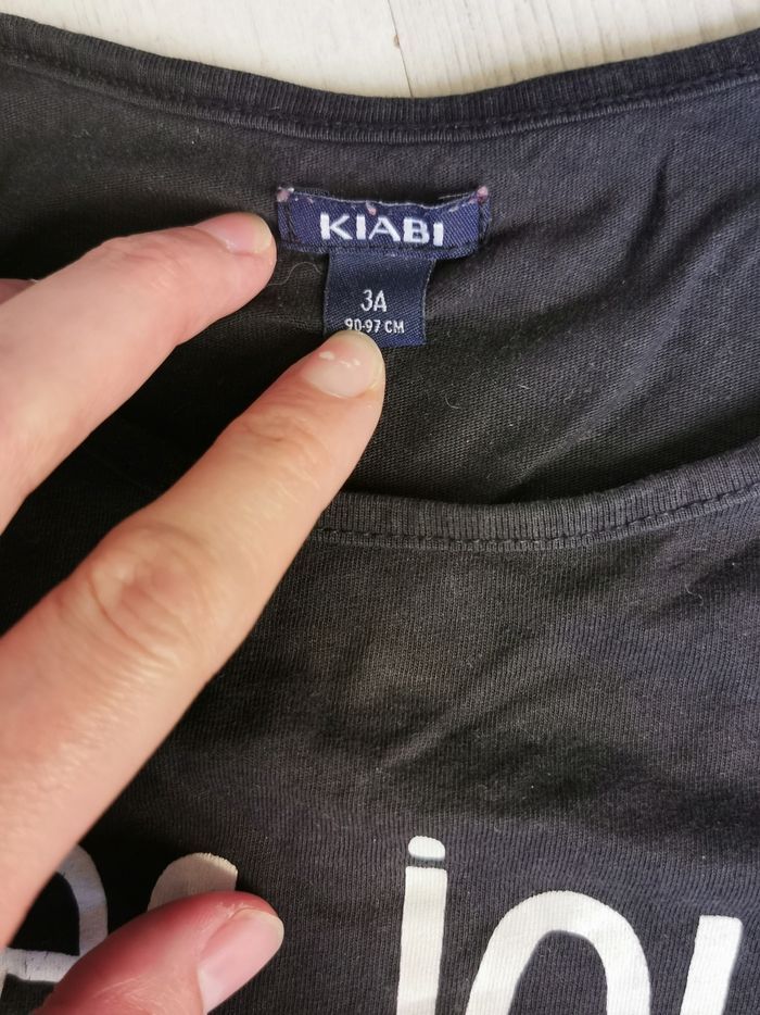 Deux t shirt manche longue 3 ans marque kiabi et okaidi - photo numéro 3