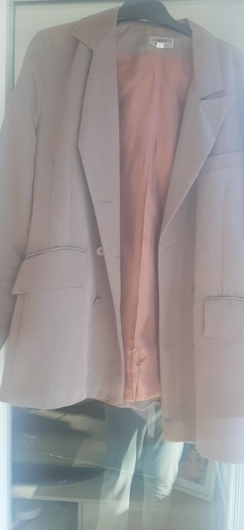 Veste mi saison . Pour la ville la journée ou accesoirisée pour une soirée