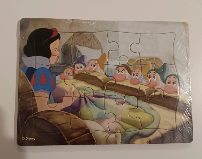 Puzzle 12 pièces blanche neige neuf