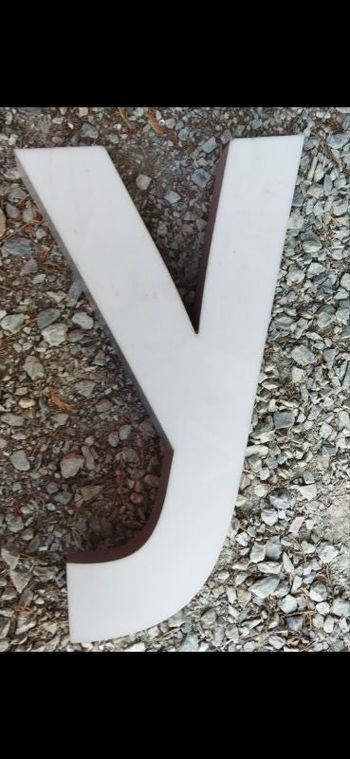Lettre Y lumineuse