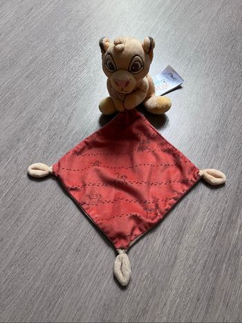 Doudou Simba rouge le Roi Lion neuf sans étiquette