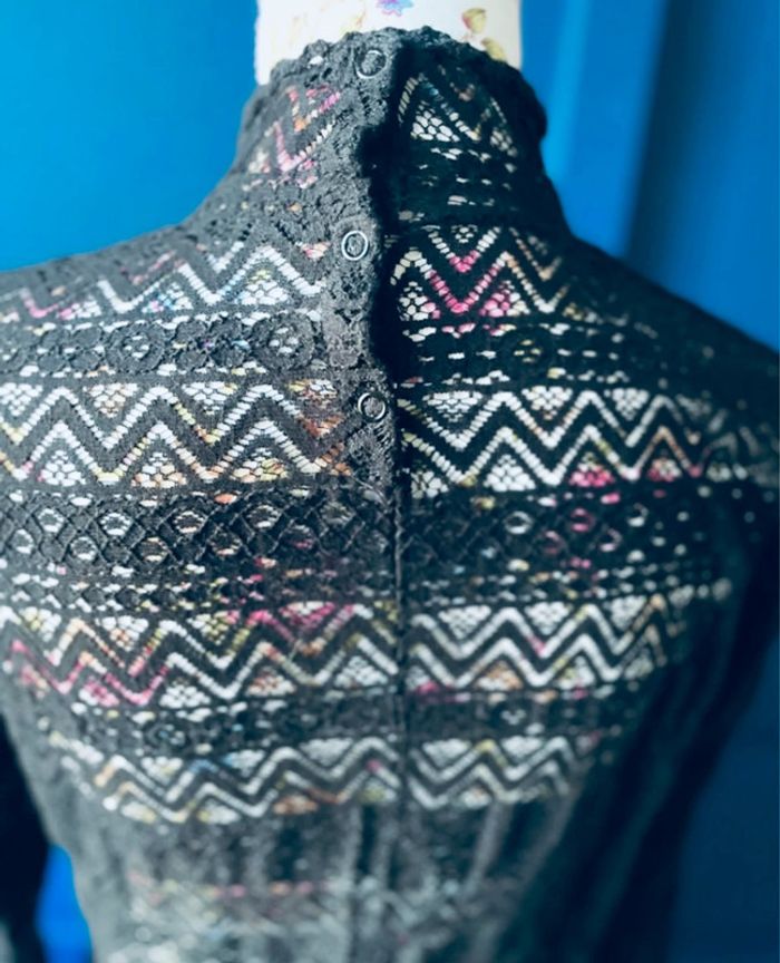 🌿 Blouse transparente brodée Promod – Élégance naturelle 🌿 - photo numéro 3