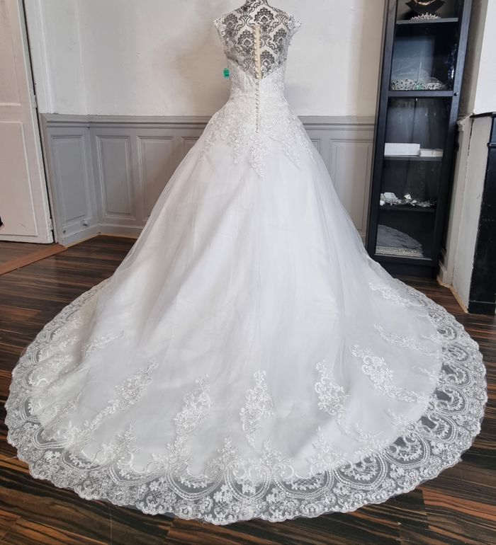 robe de mariee princesse dentelle avec traine Taille 52 - photo numéro 3