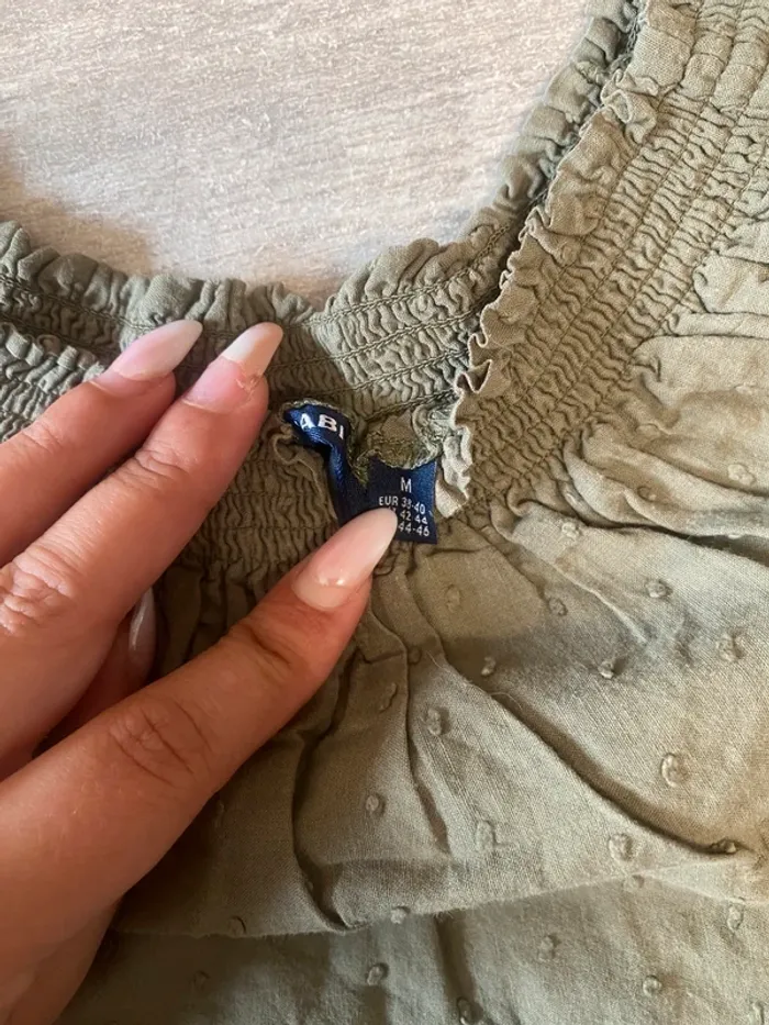 Blouse kaki bohème chic – broderies anglaises et manches 3/4 - photo numéro 3