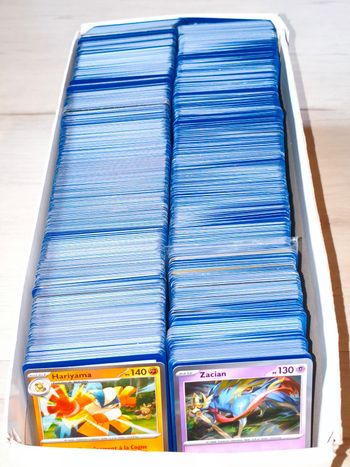 Lot de 100 cartes Pokémon VF en très bon état 