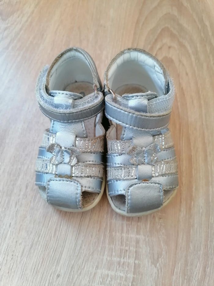 Chaussure ouverte T17