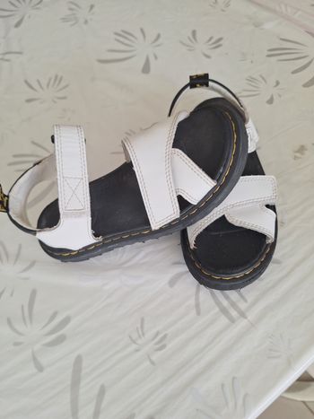Nu-pieds pointure 33 Dr Martens (With Soles Bouncing)