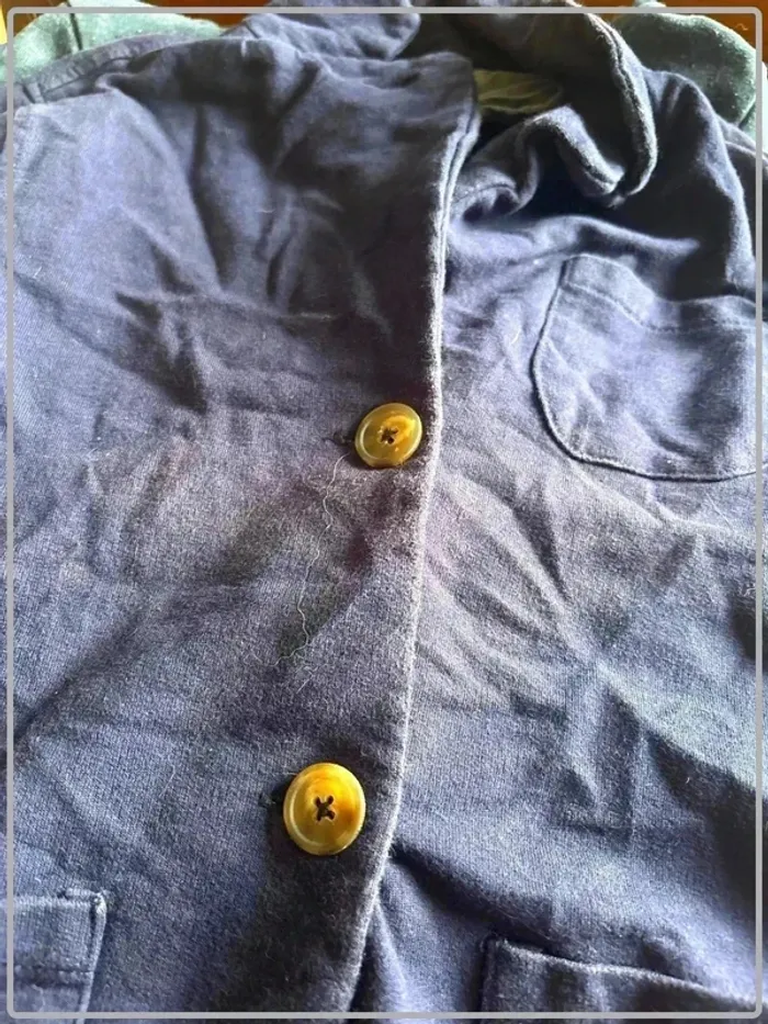 Lot 8ans garçon avec défaut (tache ou petit trou) - photo numéro 4