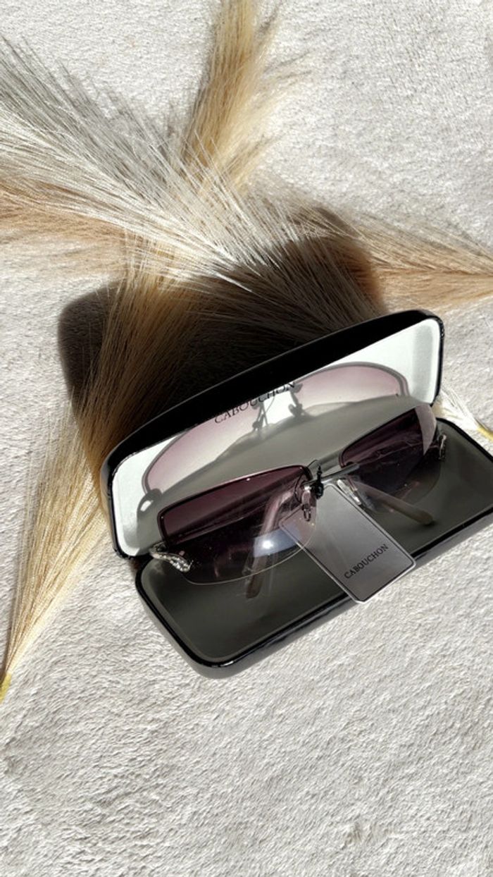 Lunettes de soleil avec étuis